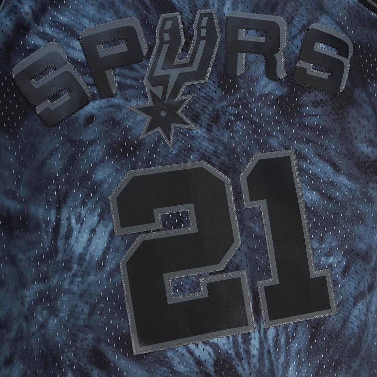 NBA 00F2L7705 san antonio spurs tim duncan mitchell & ness black hardwood classics maglia swingman tie-dye